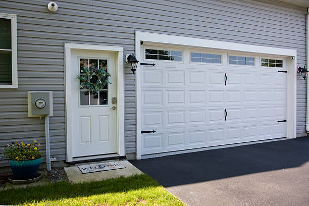 24/7 Emergency Garage Door Panel Replacement experts in Winfield, TN